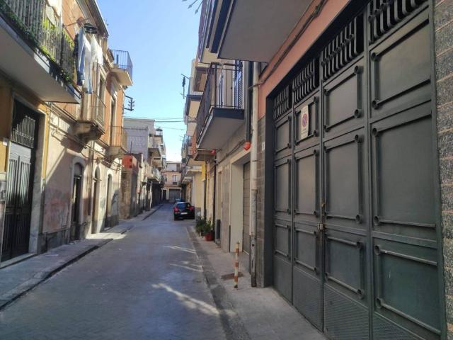 Box in vendita a Paternò, Sicilia