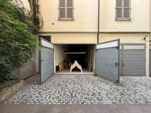 Box in vendita a Borgo Ticino, Pavia