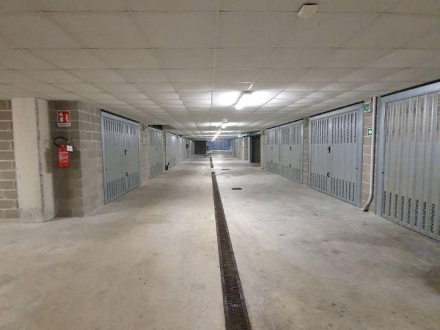 Box in vendita a Pavia, Lombardia