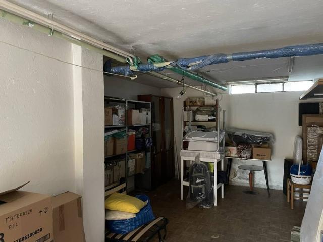 Box in vendita a Vallone, Pavia