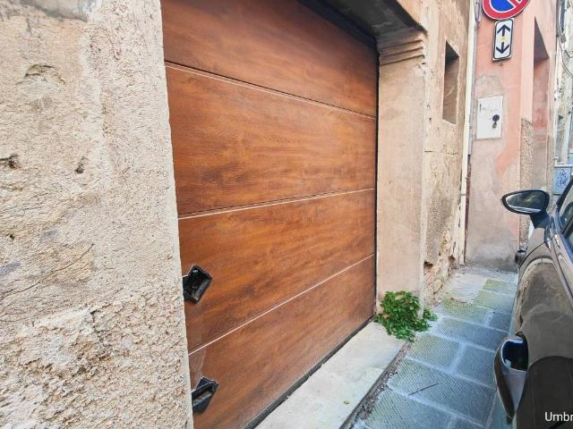 Box in vendita a Sant'Erminio, Cenerente