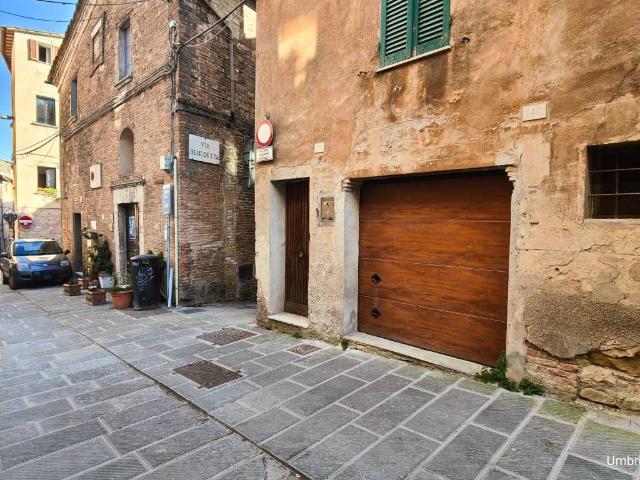 Box in vendita a Sant'Erminio, Cenerente