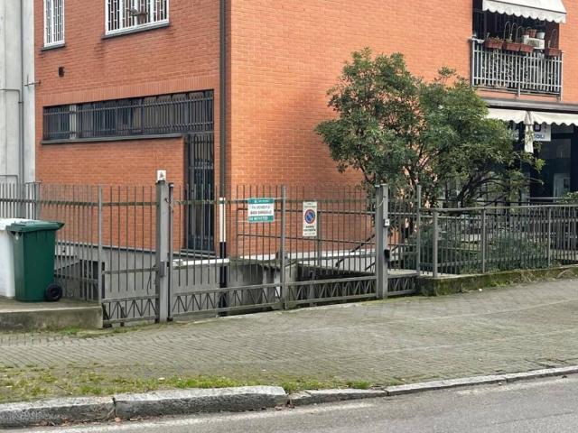 Box in vendita a Pessano Con Bornago, Lombardia