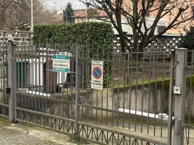 Box in vendita a Pessano Con Bornago, Lombardia