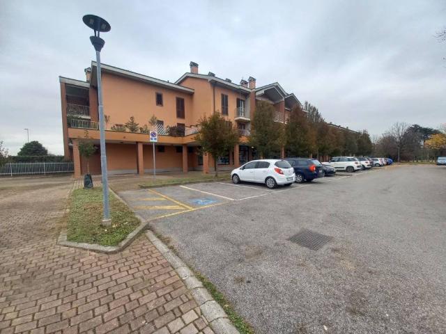 Box in vendita a Pessano Con Bornago, Lombardia