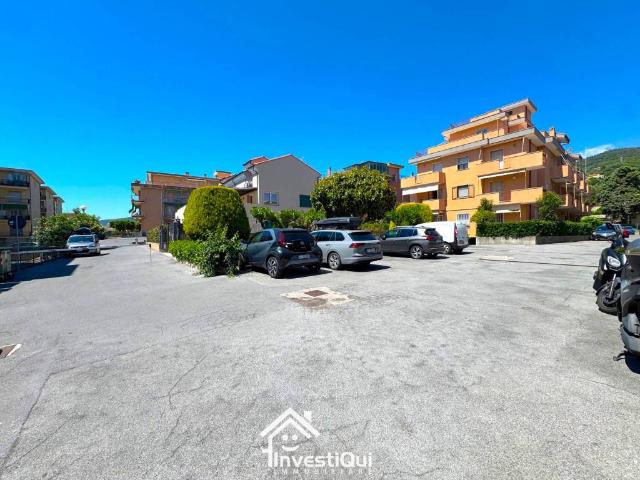 Box in vendita a Pietra Ligure, Liguria