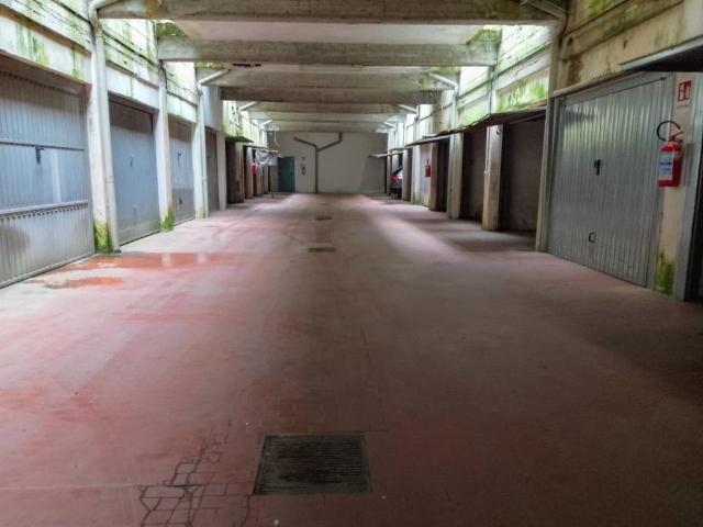 Box in vendita a Tetti Borella, Piemonte