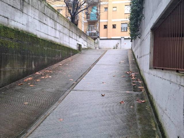 Box in vendita a Pioltello, Lombardia