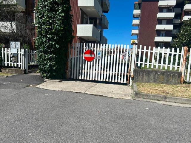 Box in vendita a Pioltello, Lombardia