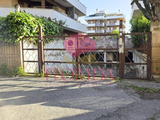 Box in vendita a Martin Pescatore Basso, Pomezia
