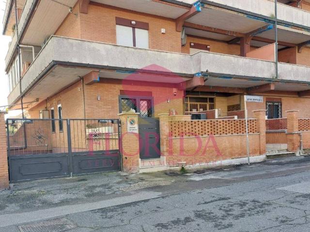 Box in vendita a Torvajanica, Roma Capitale