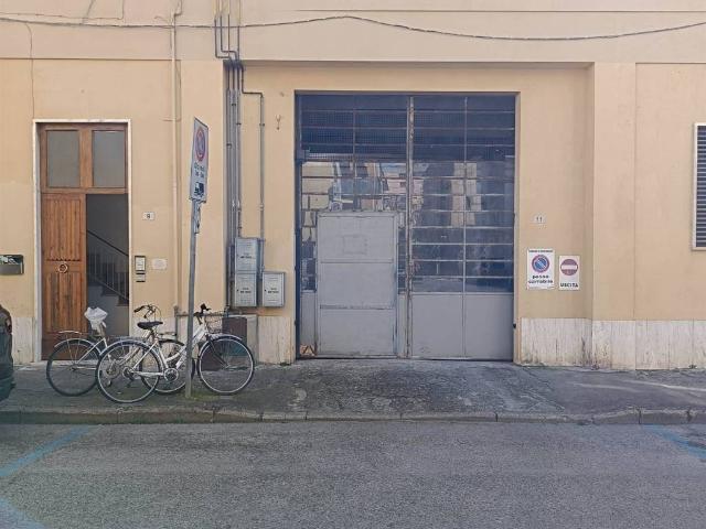 Box in vendita a Pontedera, Toscana