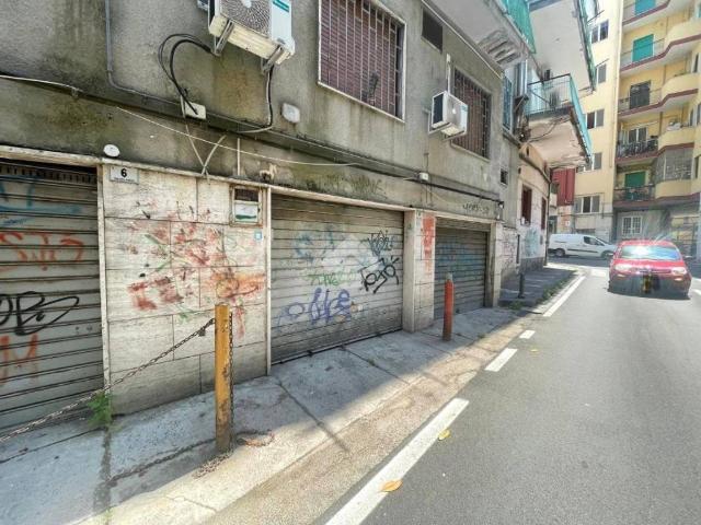 Box in vendita a Portici, Campania