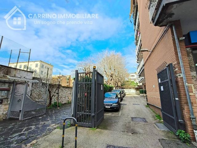 Box in vendita a Portici, Campania