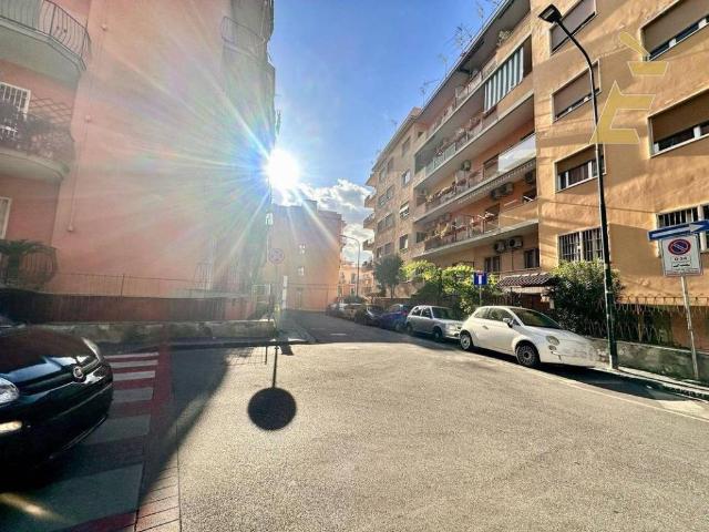 Box in vendita a Portici, Campania