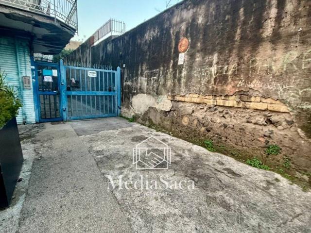 Box in vendita a Portici, Campania