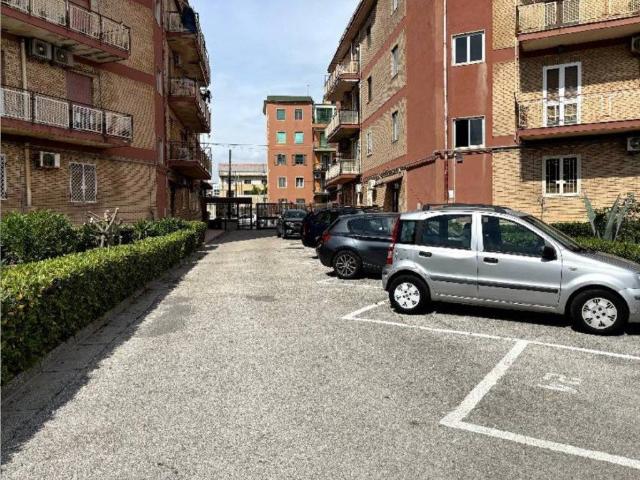 Box in vendita a Portici, Campania