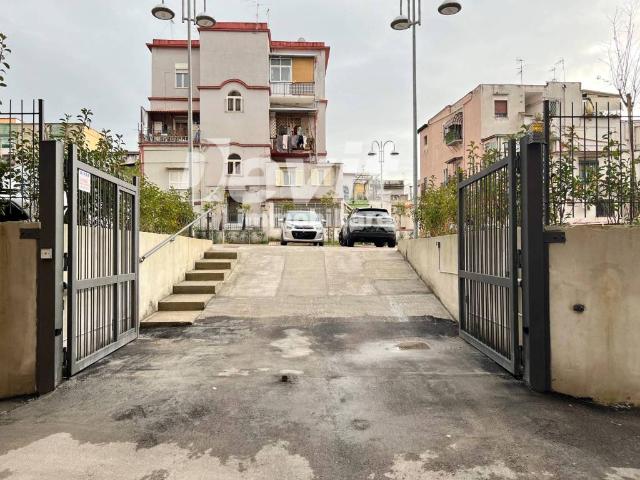 Box in vendita a Portici, Napoli