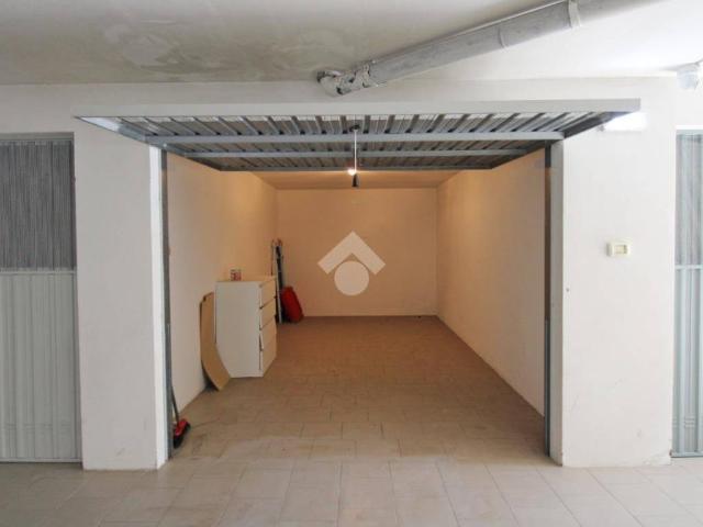Box in vendita a Marche, Macerata