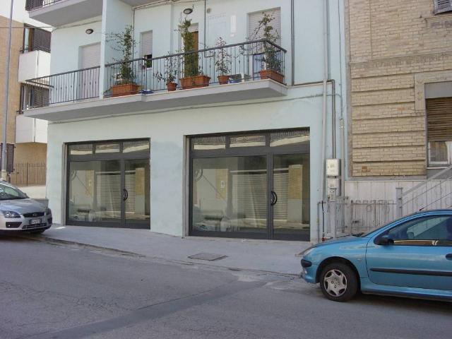 Box in vendita a Centro, Marche