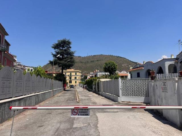 Box in vendita a Arco Felice, Pozzuoli