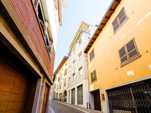 Box in vendita a Semonte, Vertova