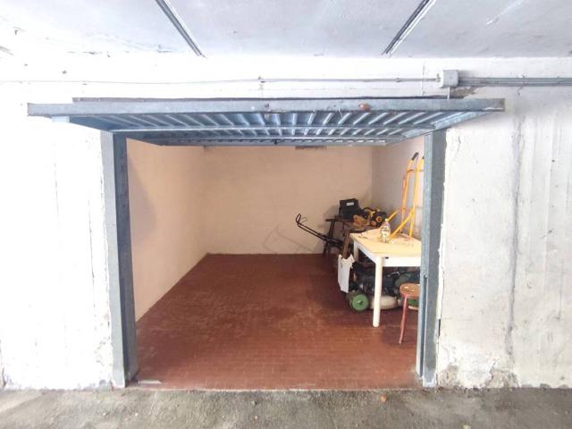 Box in vendita a Prato, Toscana