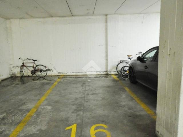 Box in vendita a Quadrante Europa - Stazione, Prato