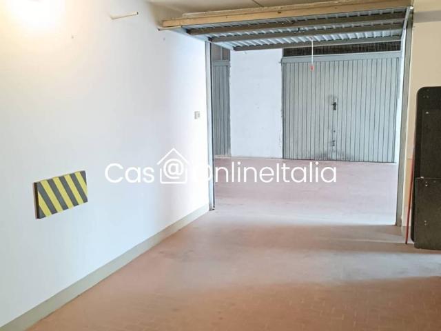 Box in vendita a Prato, Viaccia