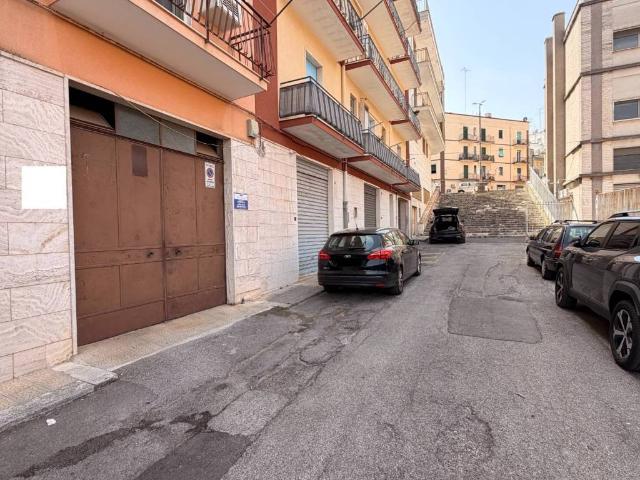 Box in vendita a Puglia, Bari
