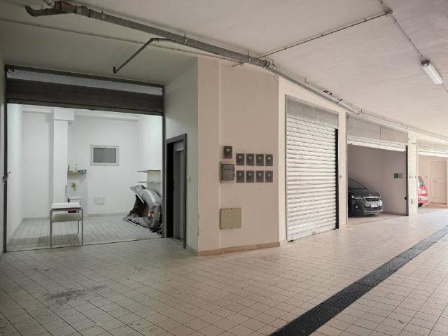 Box in vendita a Puglia, Bari