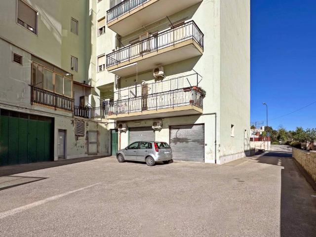 Box in vendita a Puglia, Bari
