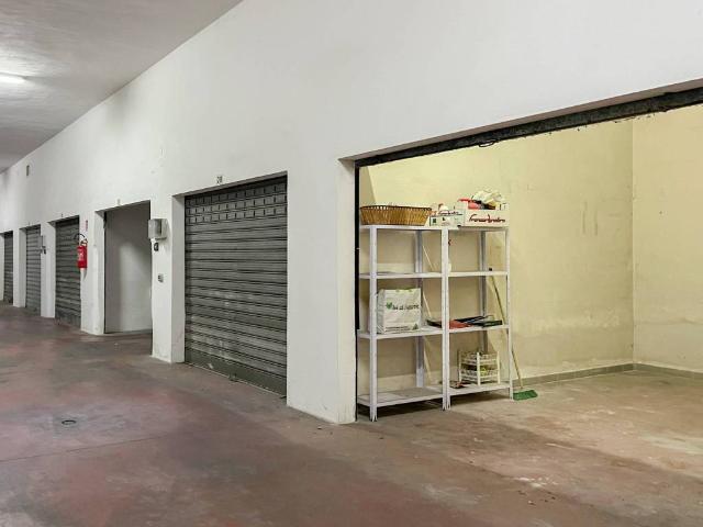 Box in vendita a Puglia, Bari