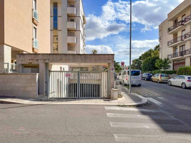 Box in vendita a Puglia, Bari