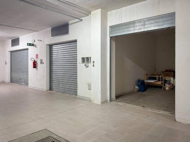 Box in vendita a Puglia, Bari