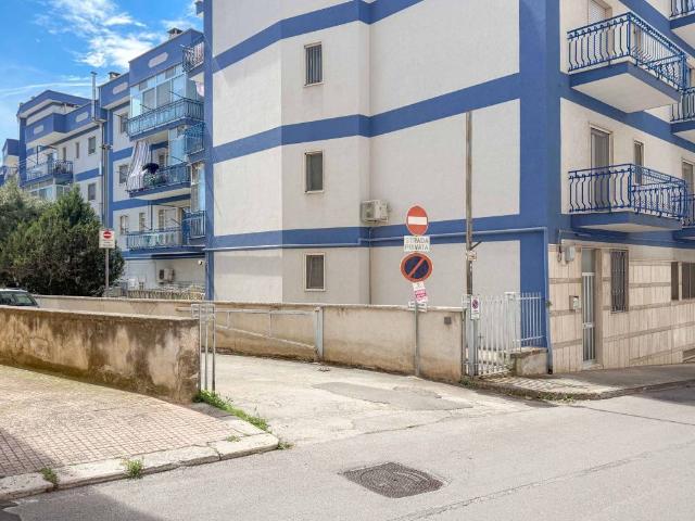 Box in vendita a Puglia, Bari