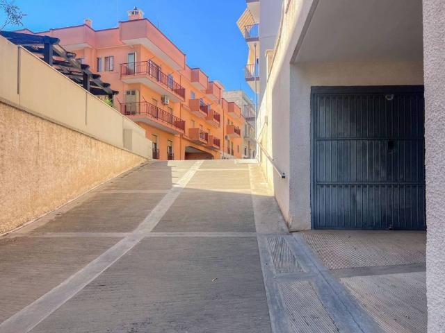 Box in vendita a Puglia, Bari