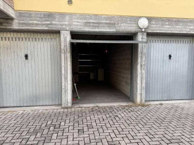 Box in vendita a San Prospero Strinati, Re