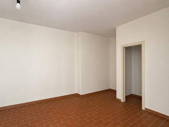 Box in vendita a Porta Castello, Re