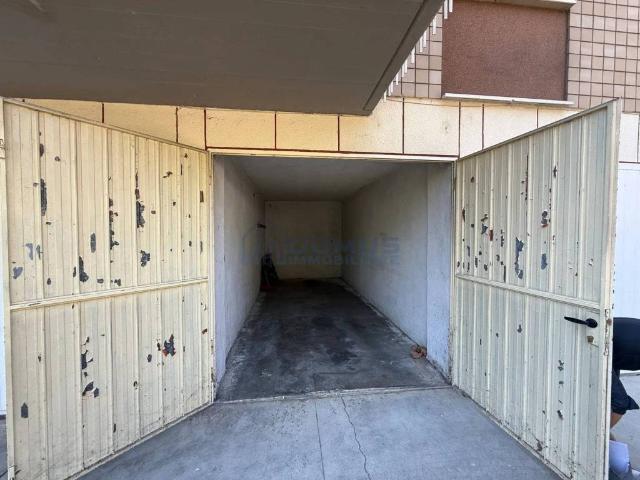 Box in vendita a Santa Croce, Re