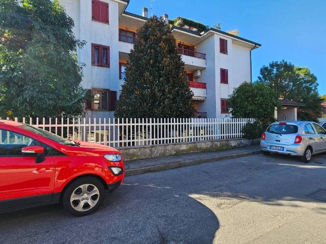 Box in vendita a Rho, Lombardia