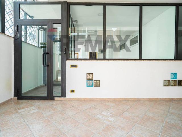 Box in vendita a Rho, Lombardia