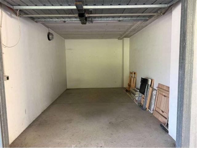 Box in vendita a Riccione, Reggio Emilia