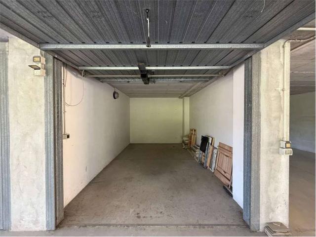 Box in vendita a Riccione, Reggio Emilia