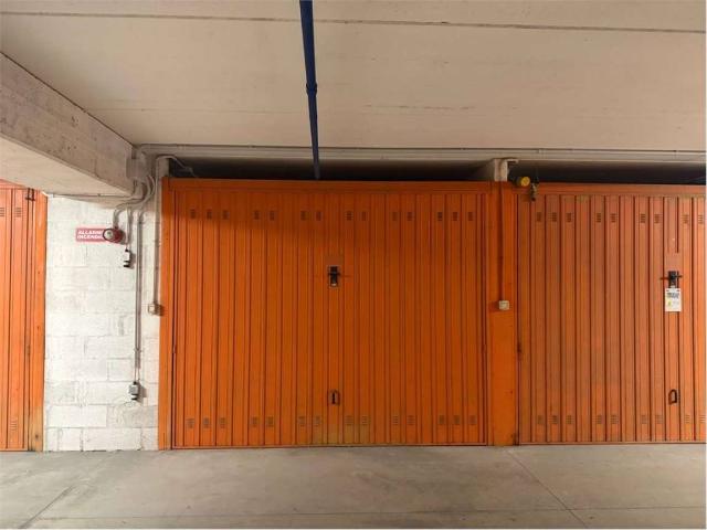 Box in vendita a Riccione, Reggio Emilia