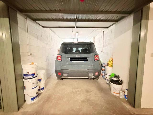 Box in vendita a Riccione, Reggio Emilia