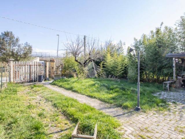 Box in vendita a Larghetto, Rieti