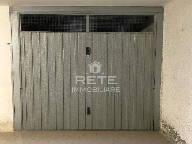 Box in vendita a Viserba Monte, Rimini