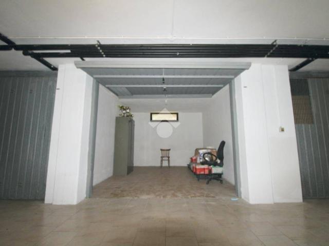 Box in vendita a Villaggio 1° maggio, Rimini