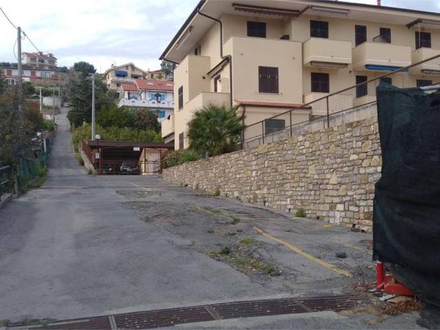 Box in vendita a Riva Ligure, Liguria